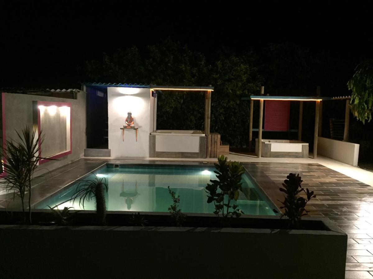 Paraiso Lounge Bonda Buitenkant foto